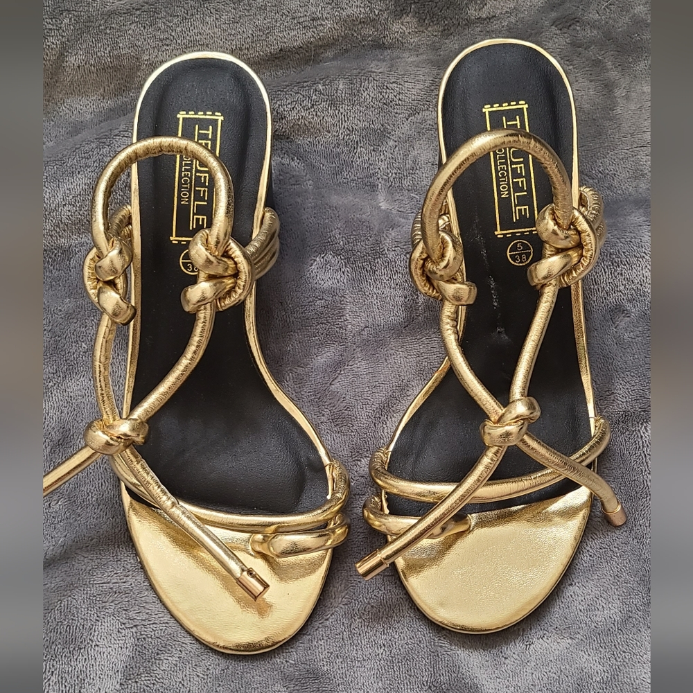 Boohoo Toe strap Block Heel Sandals